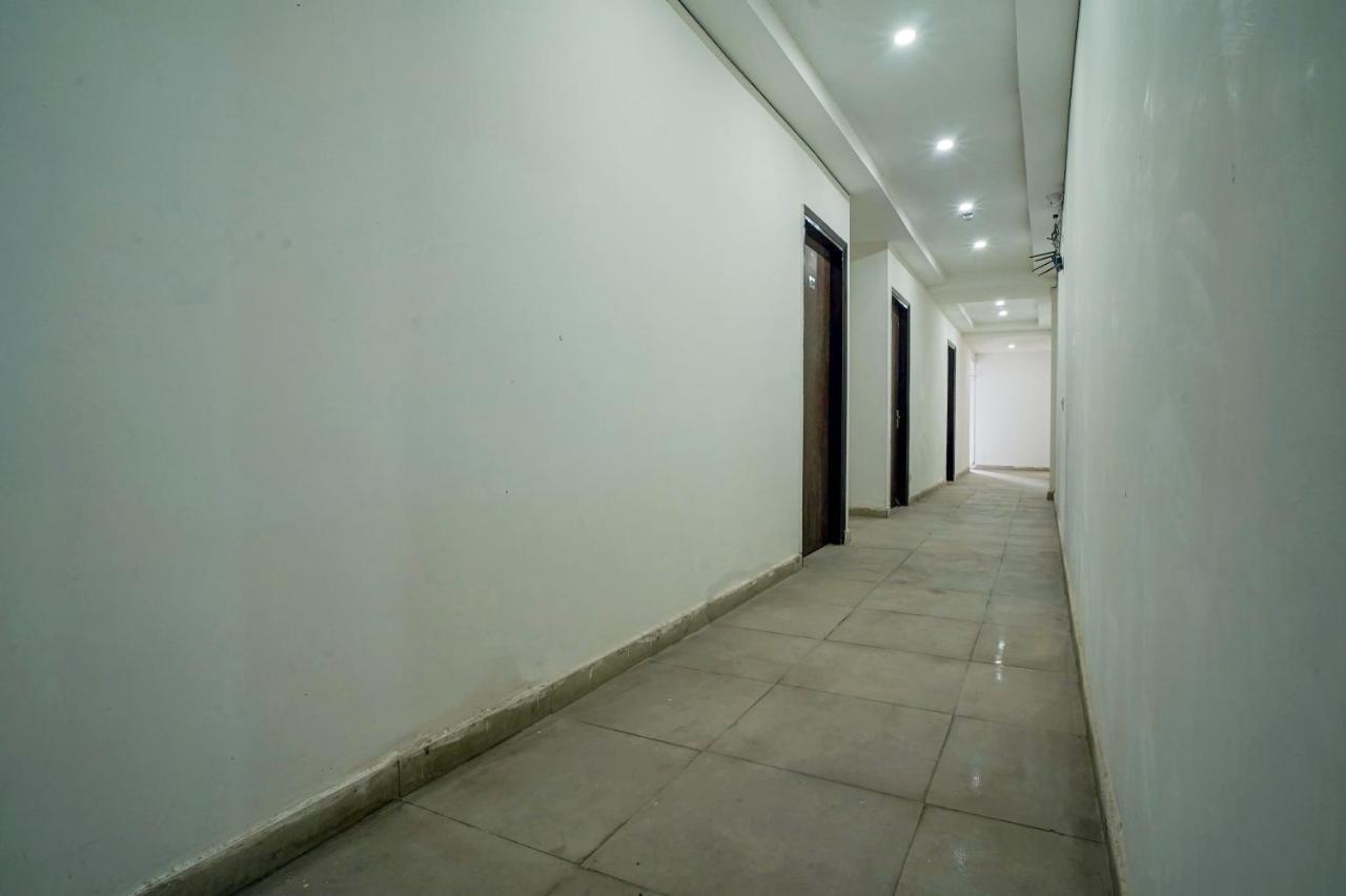 Hotel Red Snapper Couple Friendly At West Delhi New Delhi Exterior photo
